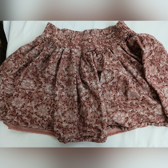 2/$30 AMERICAN EAGLE Pink And White Floral Skirt (#69) - Picture 2 of 8